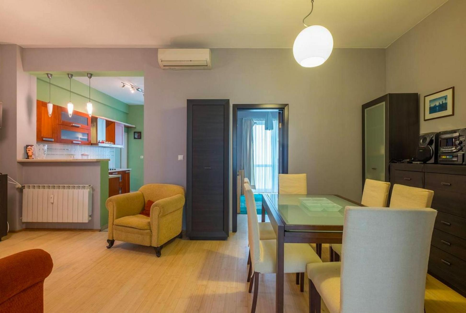 Moll Apartment *
