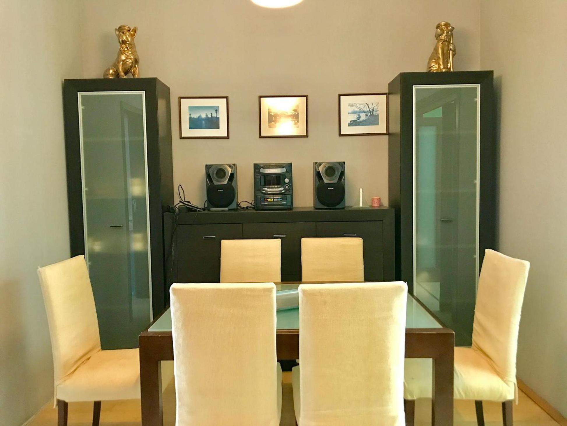 Moll Apartment *
